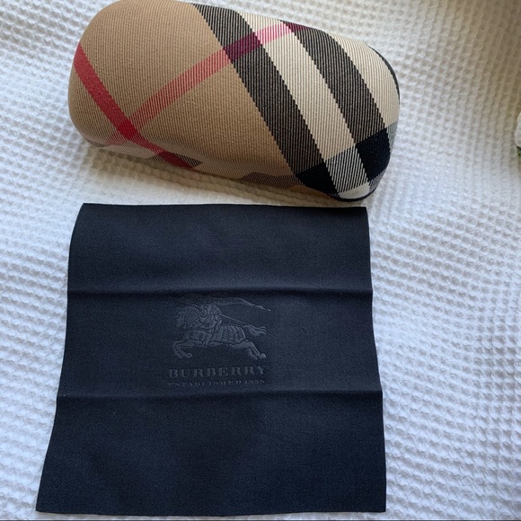 Burberry Sunglasses Rectangular Black Frame with Grey Lenses - Picture 15 of 16